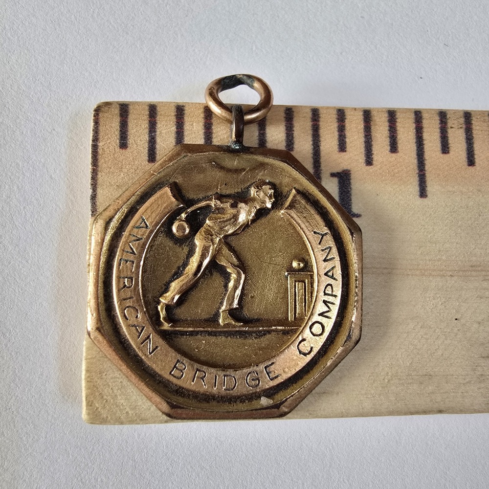 VTG 1920s American Bridge Company Champion Gold Tone Medal‎ Collectible - Picture 3 of 3